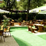 Sunny Paradise Family Otel