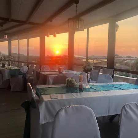 Sunny Paradise Family Hotel 3*