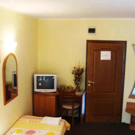 Sunny Paradise Family Hotel 3*